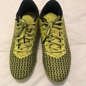 Youth boys size 4.5 Under Armour soccer cleats
